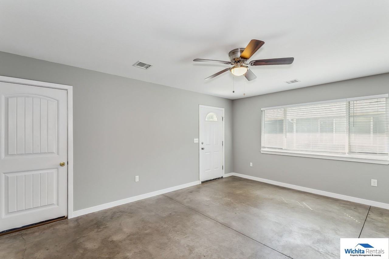 137 N Joann St - Photo 3 of 16