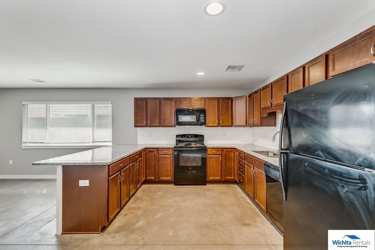 137 N Joann St - Photo 6 of 16