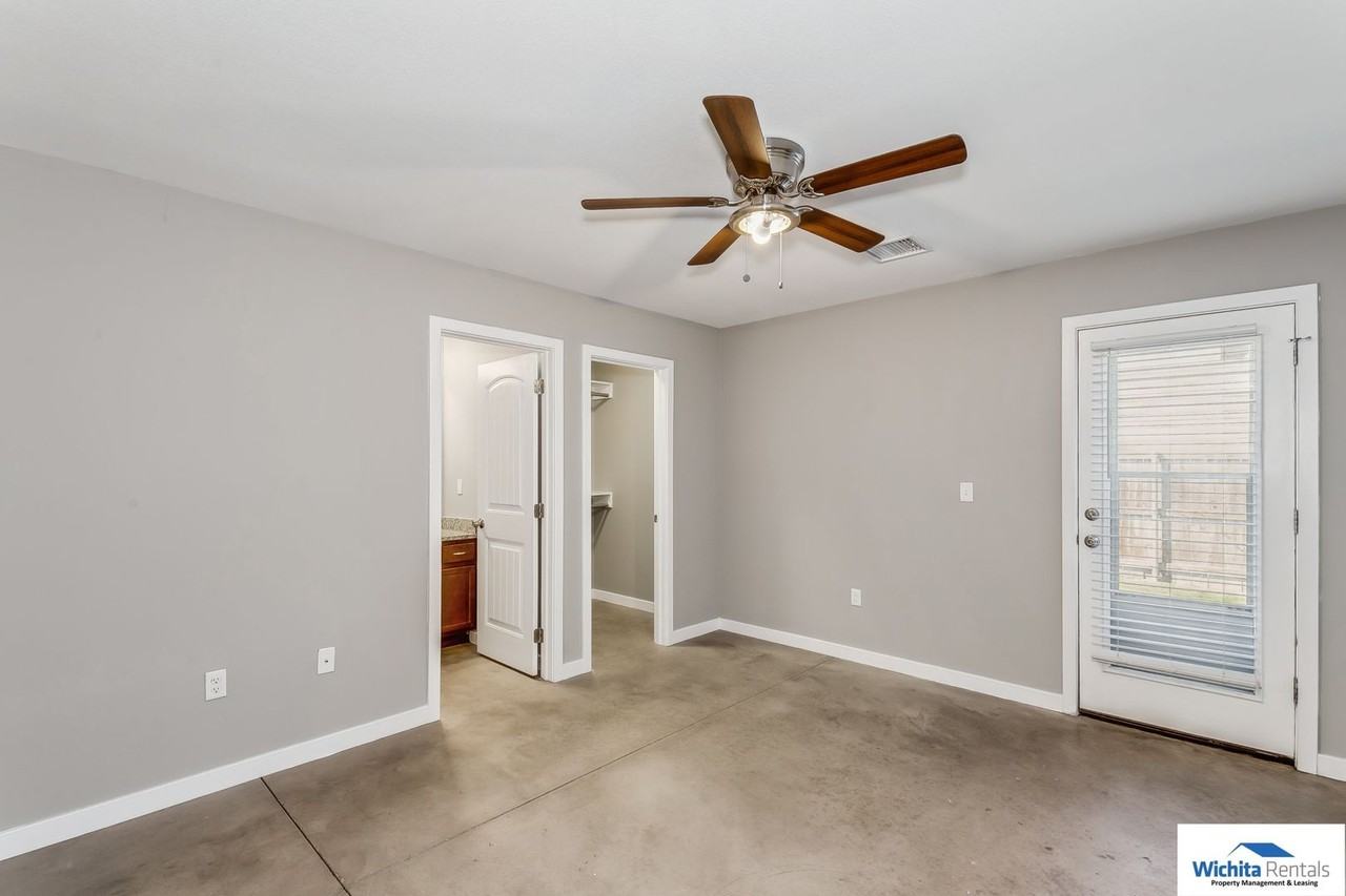 137 N Joann St - Photo 7 of 16