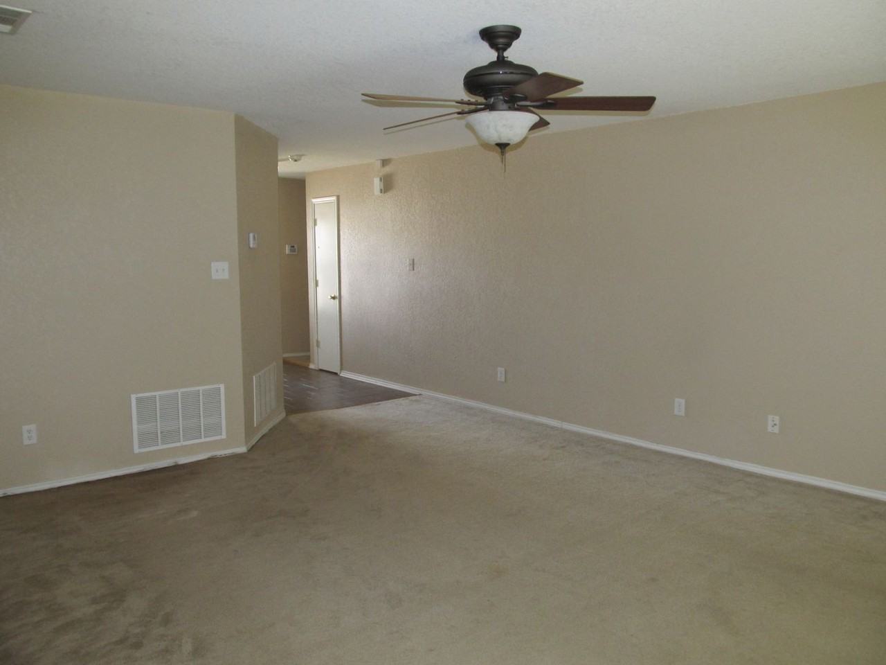 3210 Viewcrest Dr - Photo 3 of 17