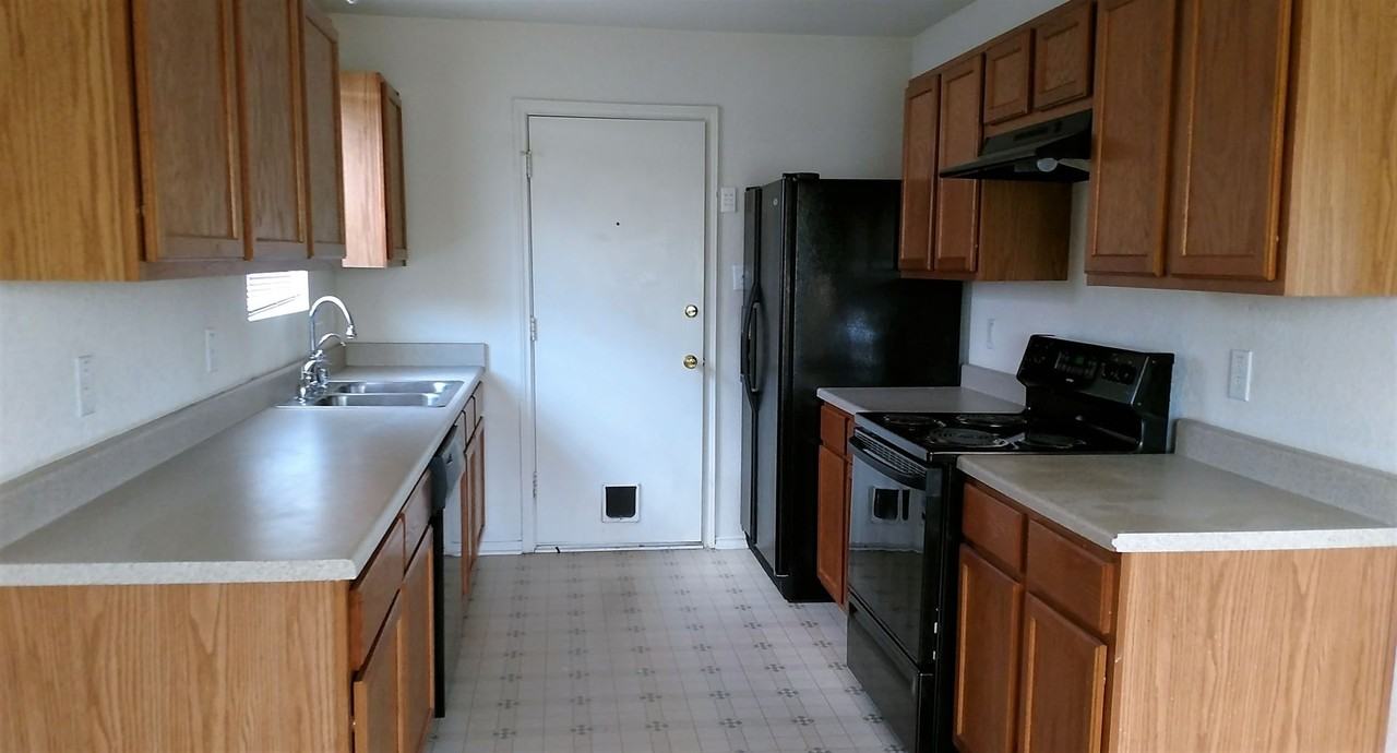 3210 Viewcrest Dr - Photo 4 of 17