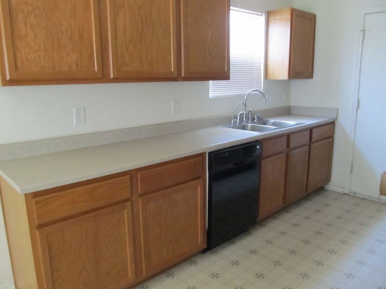 3210 Viewcrest Dr - Photo 5 of 17
