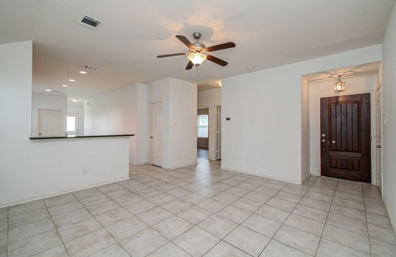 13822 Roman Ridge Ln - Photo 4 of 29