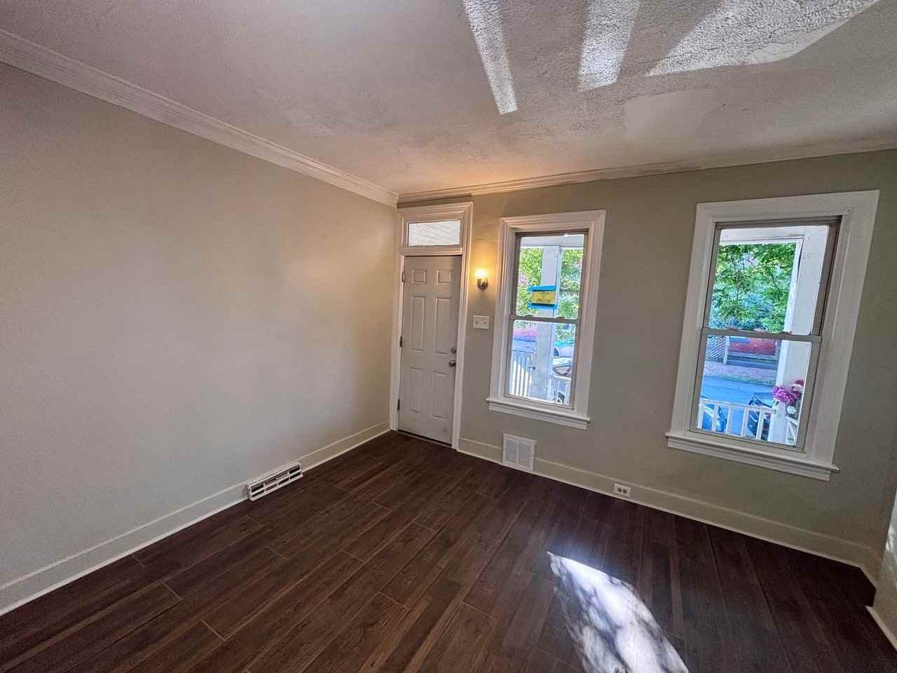 1103 Division St - Photo 2 of 11