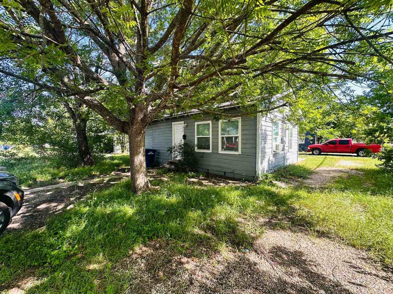 412 W Lincoln Ave - Photo 2 of 9