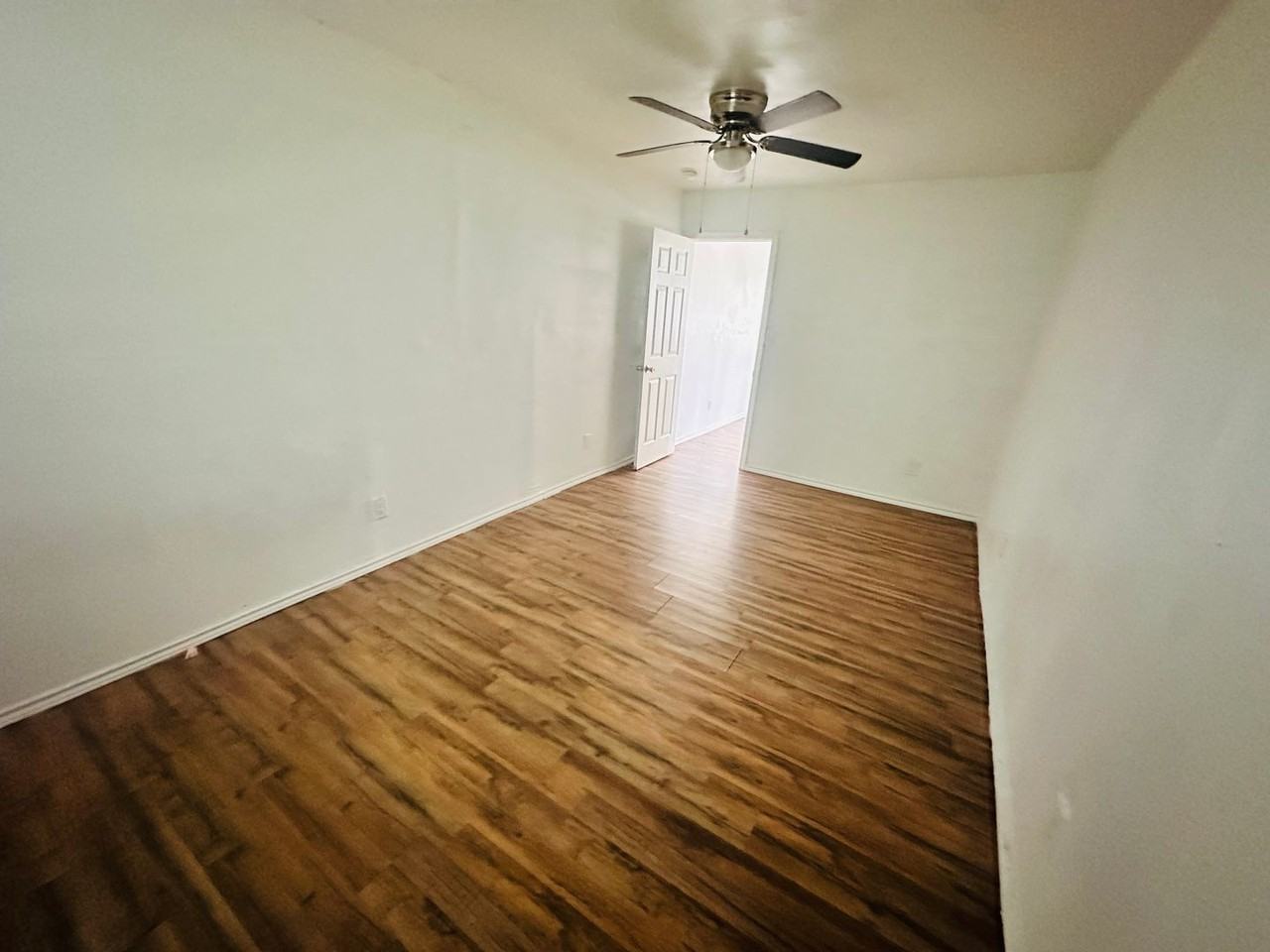 412 W Lincoln Ave - Photo 4 of 9