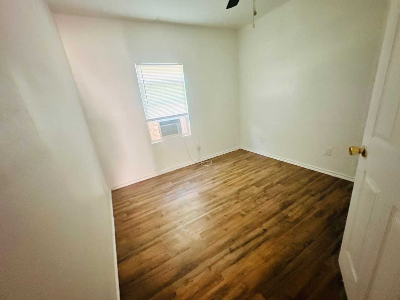 412 W Lincoln Ave - Photo 7 of 9