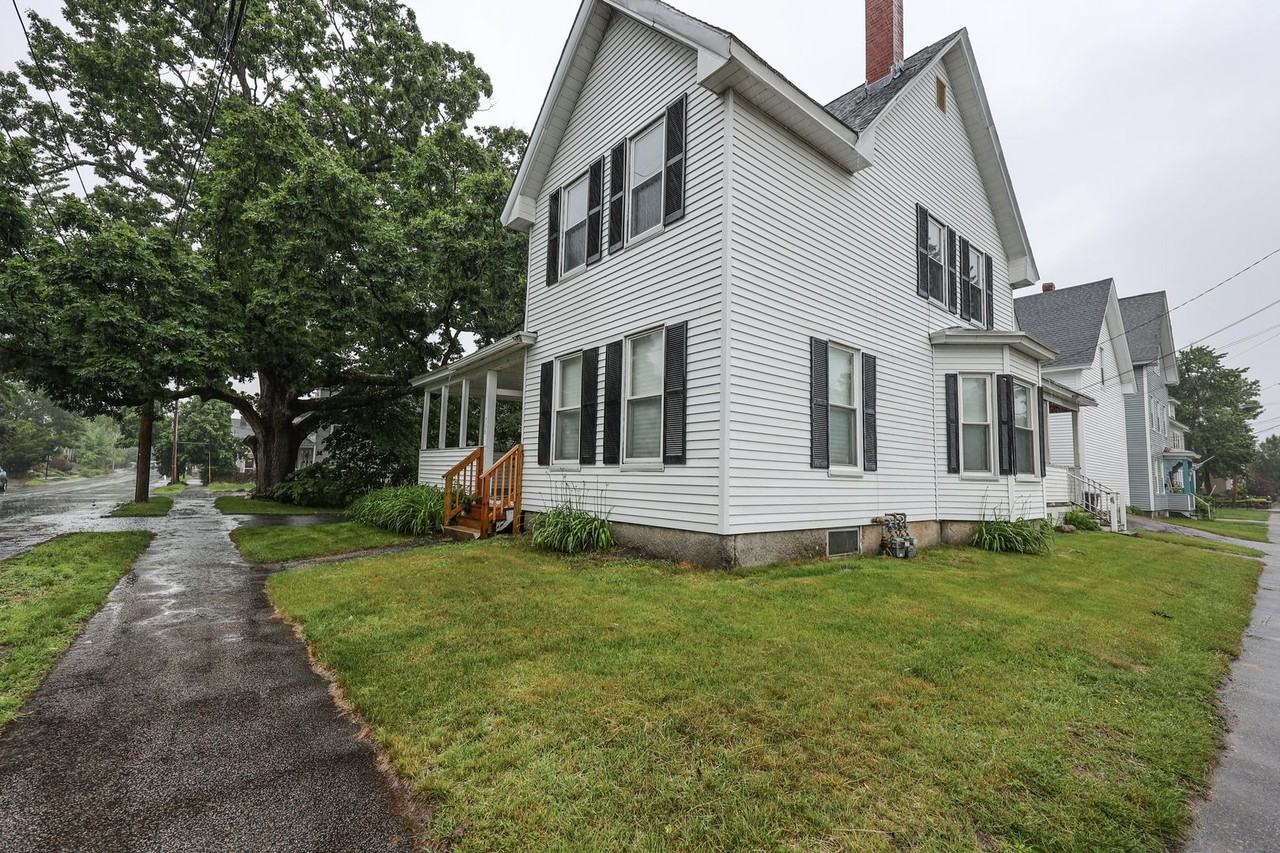 736 Maple St - Photo 2 of 25