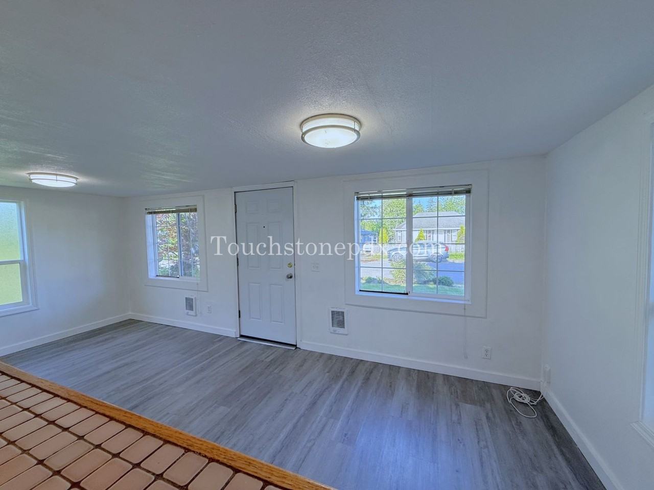 801 Ne 157th Ave - Photo 3 of 25