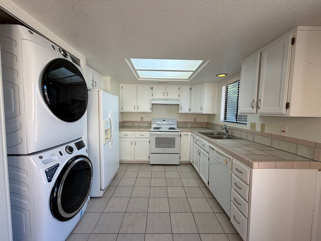 585 N Westridge Dr - Photo 2 of 18