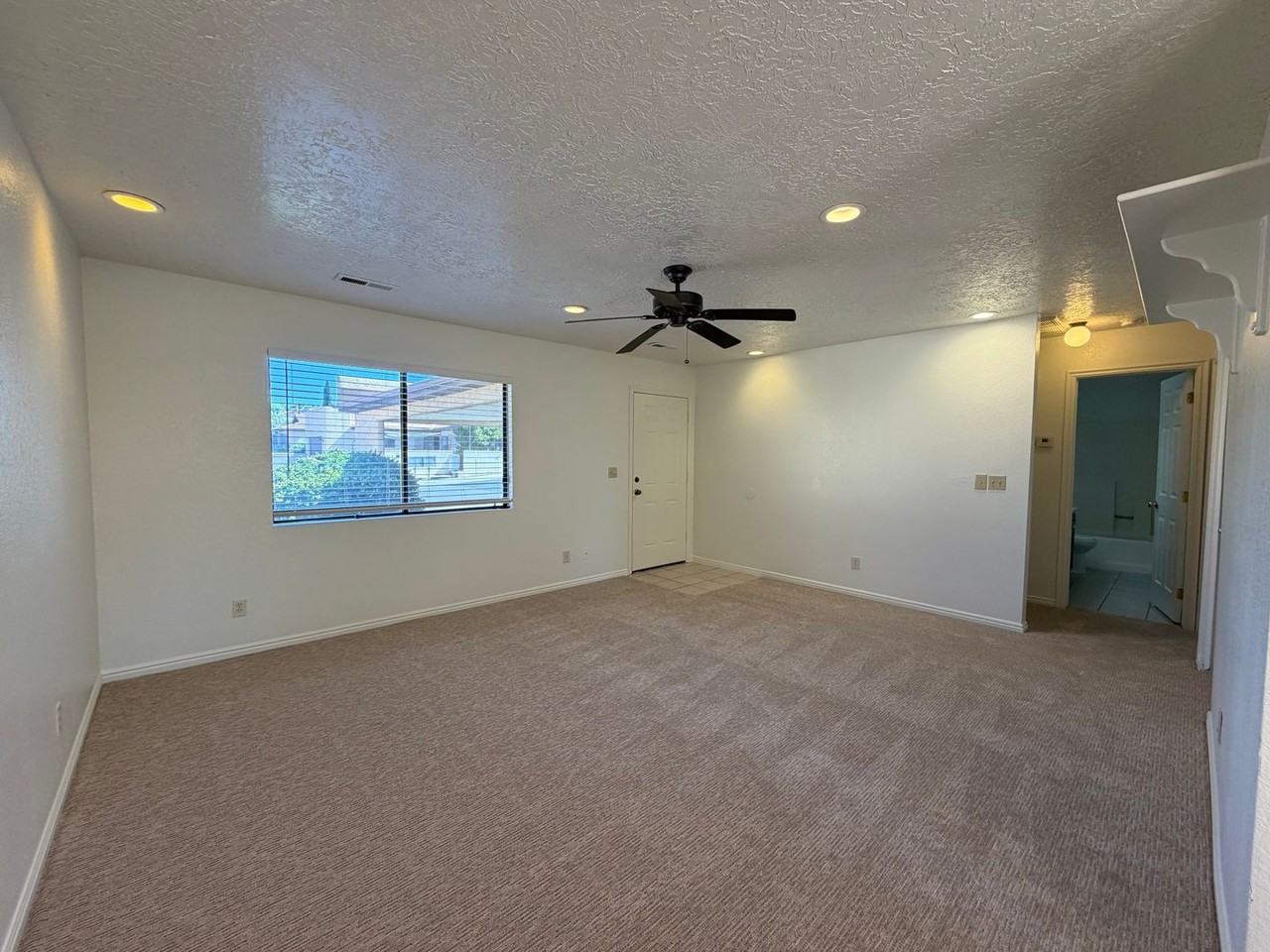 585 N Westridge Dr - Photo 5 of 18
