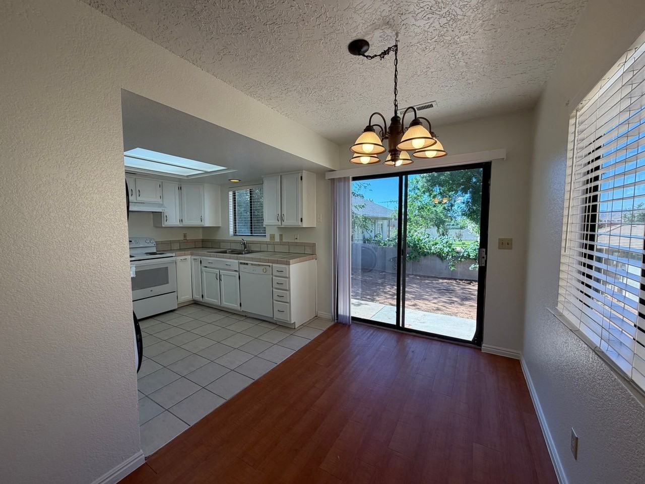 585 N Westridge Dr - Photo 6 of 18