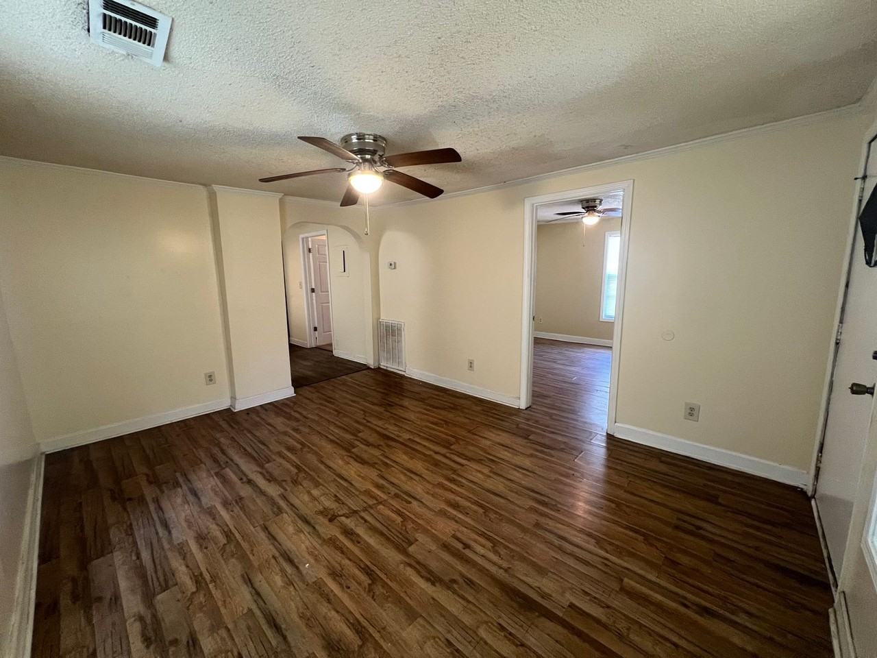 2810 22nd St - Photo 2 of 12