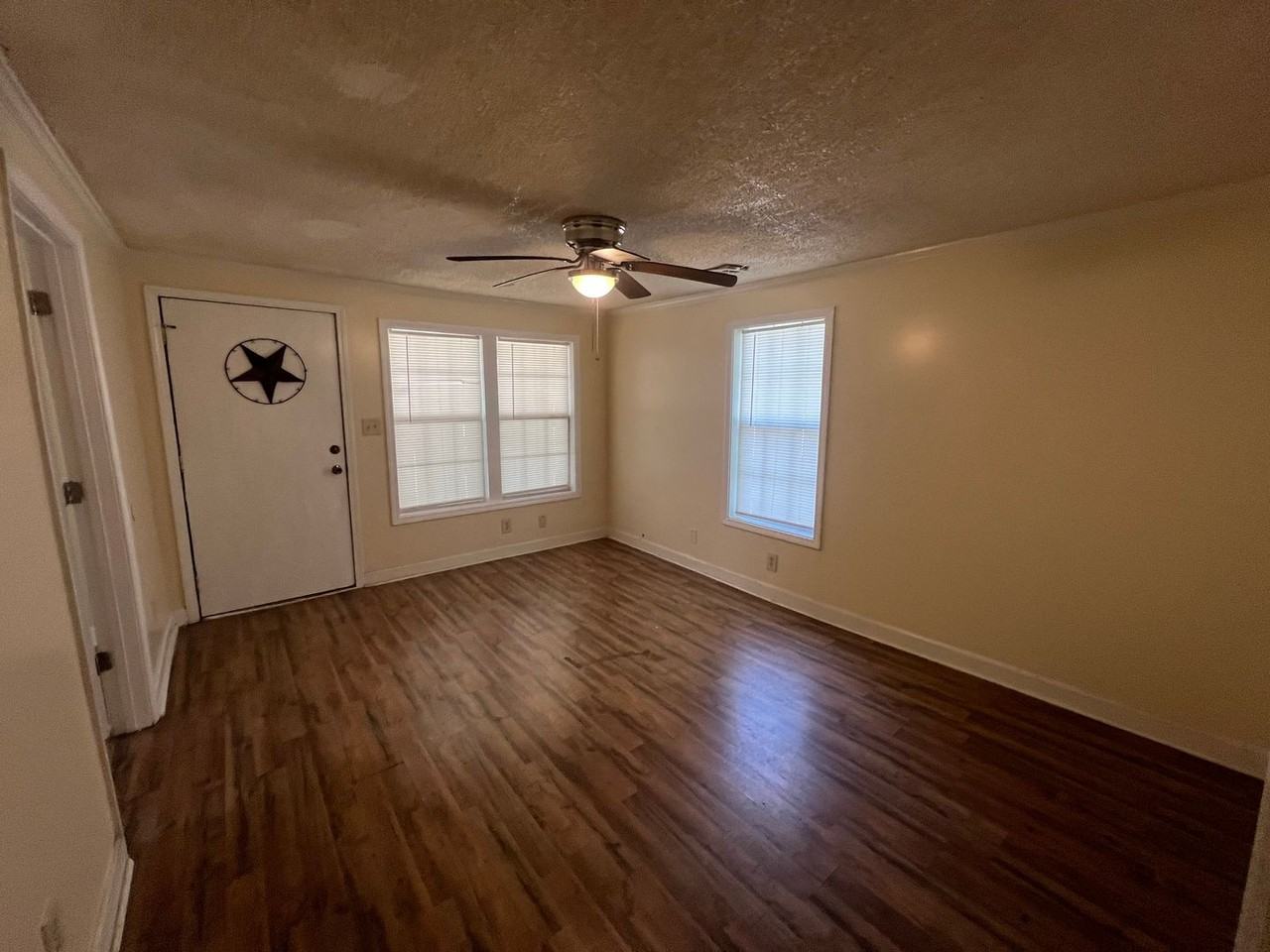 2810 22nd St - Photo 3 of 12