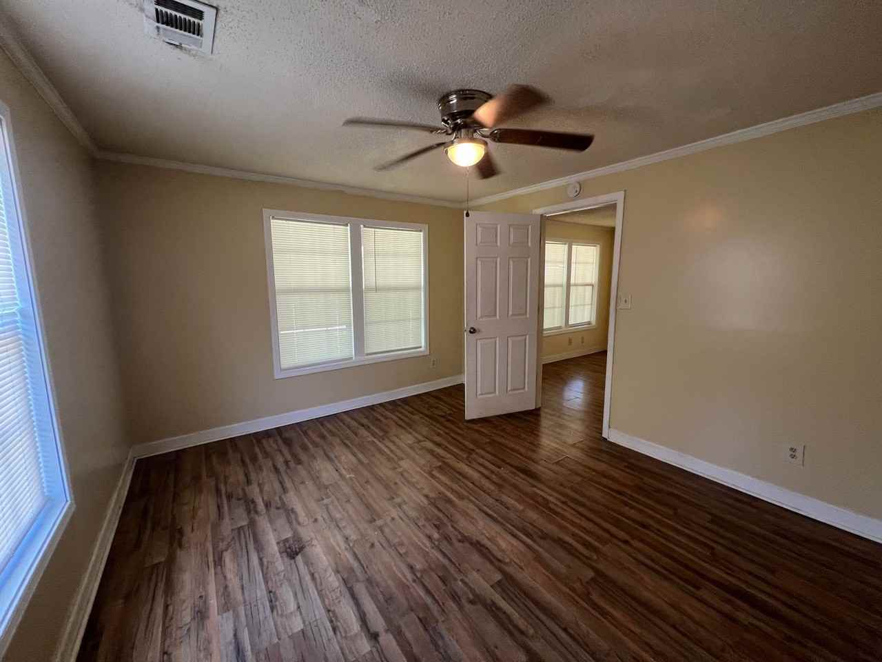 2810 22nd St - Photo 5 of 12
