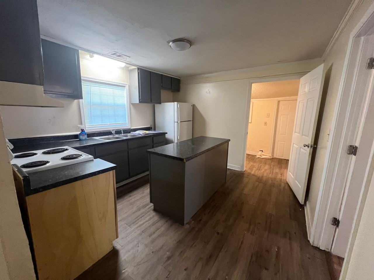 2810 22nd St - Photo 6 of 12