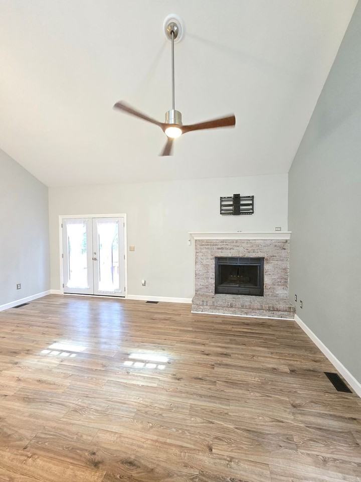106 Hillsdale Dr - Photo 4 of 27
