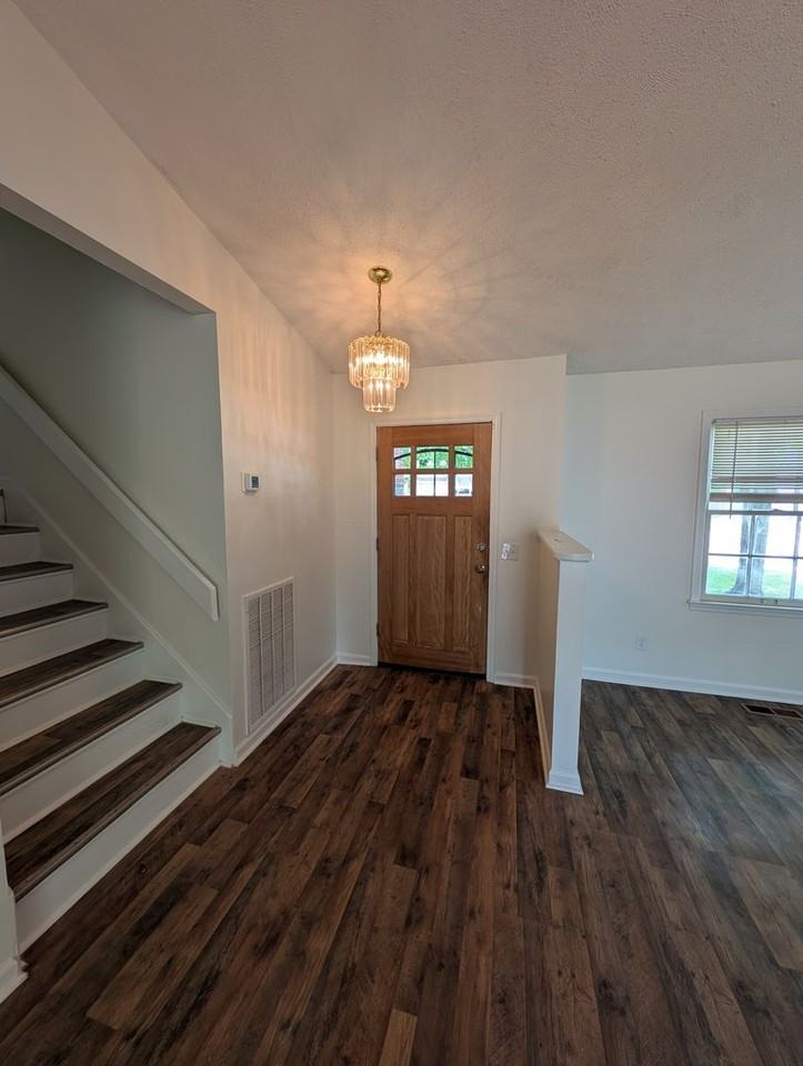 1060 Sandy Springs Rd Nw - Photo 4 of 32