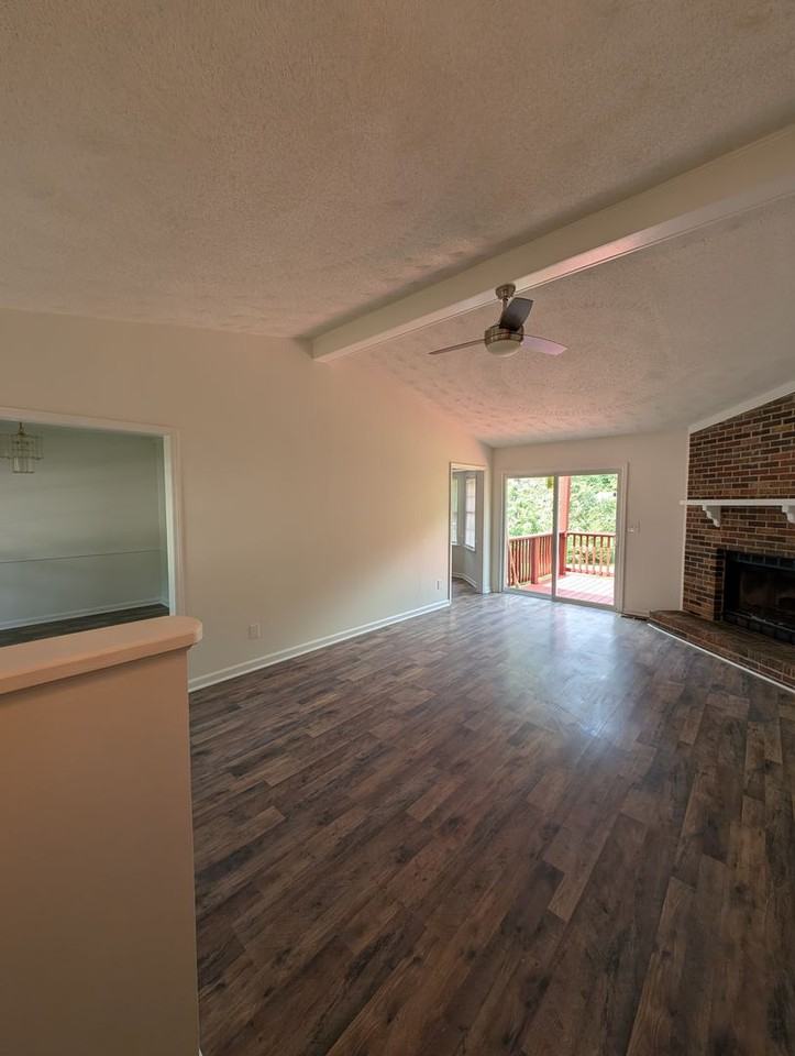 1060 Sandy Springs Rd Nw - Photo 7 of 32