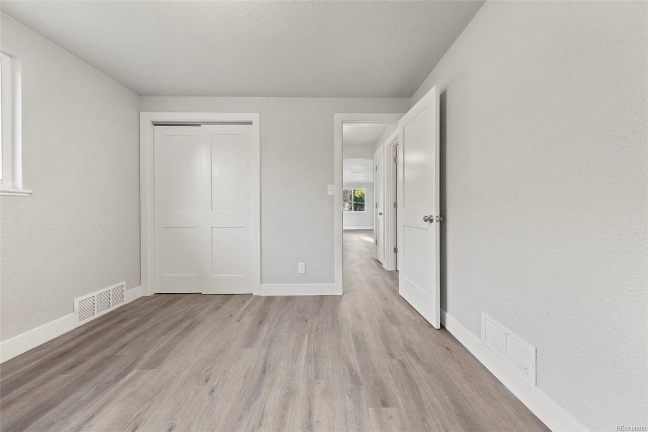 3662 Hudson St - Photo 3 of 7