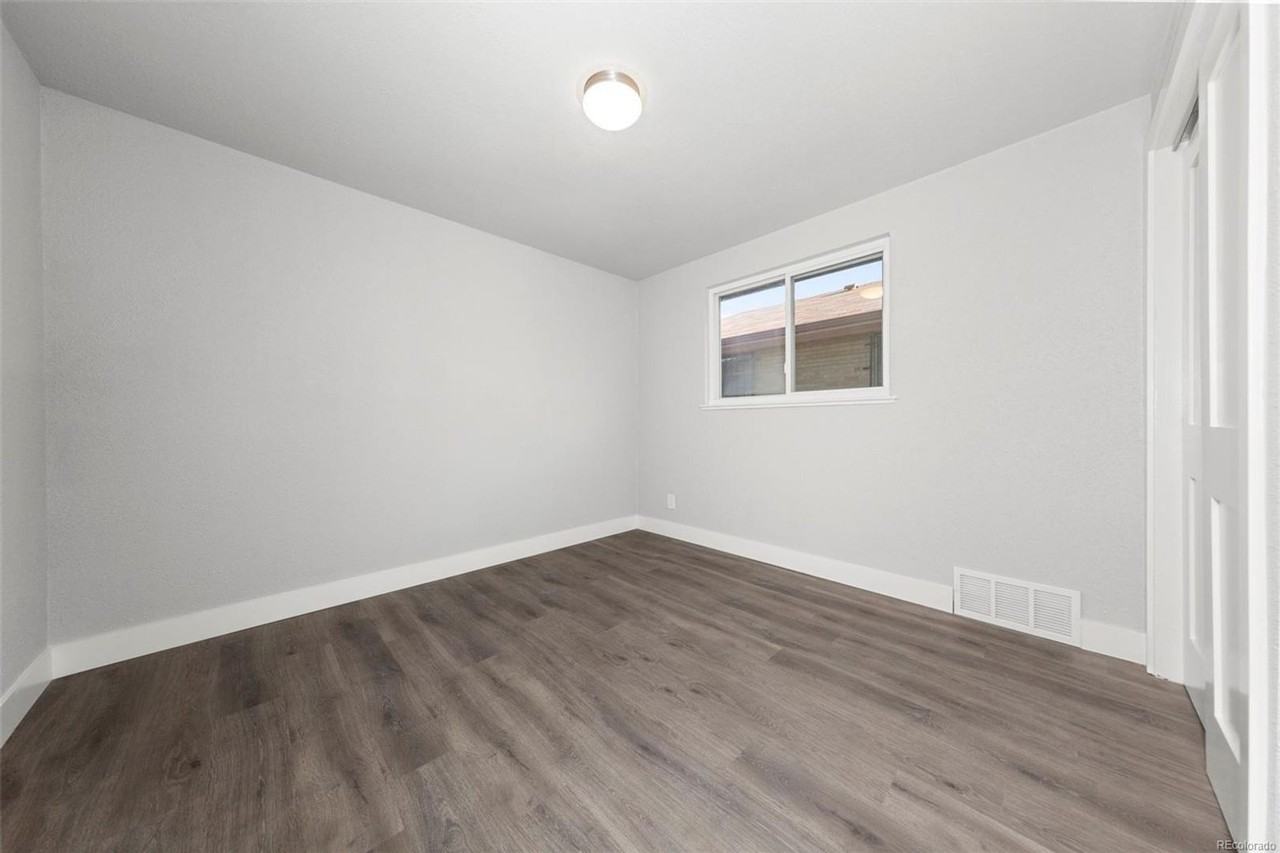 3662 Hudson St - Photo 4 of 7