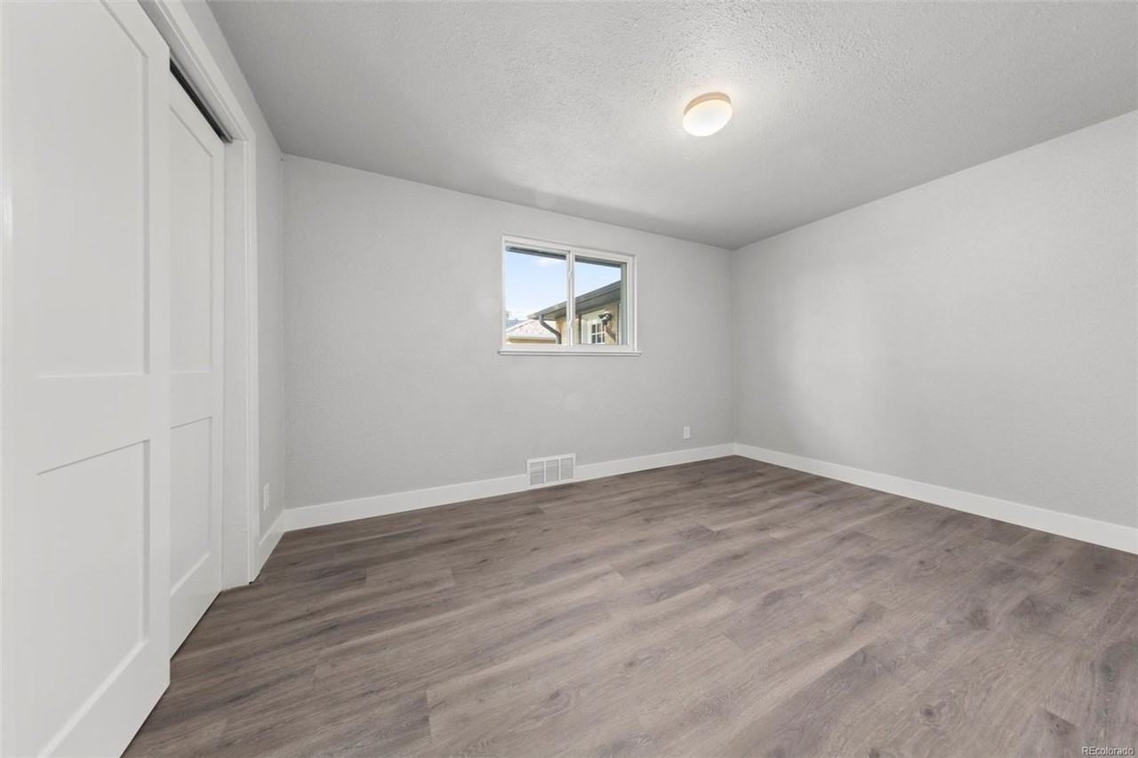 3662 Hudson St - Photo 6 of 7