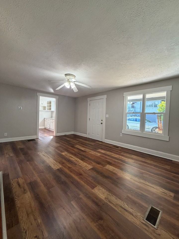 337 Murrell St - Photo 3 of 14