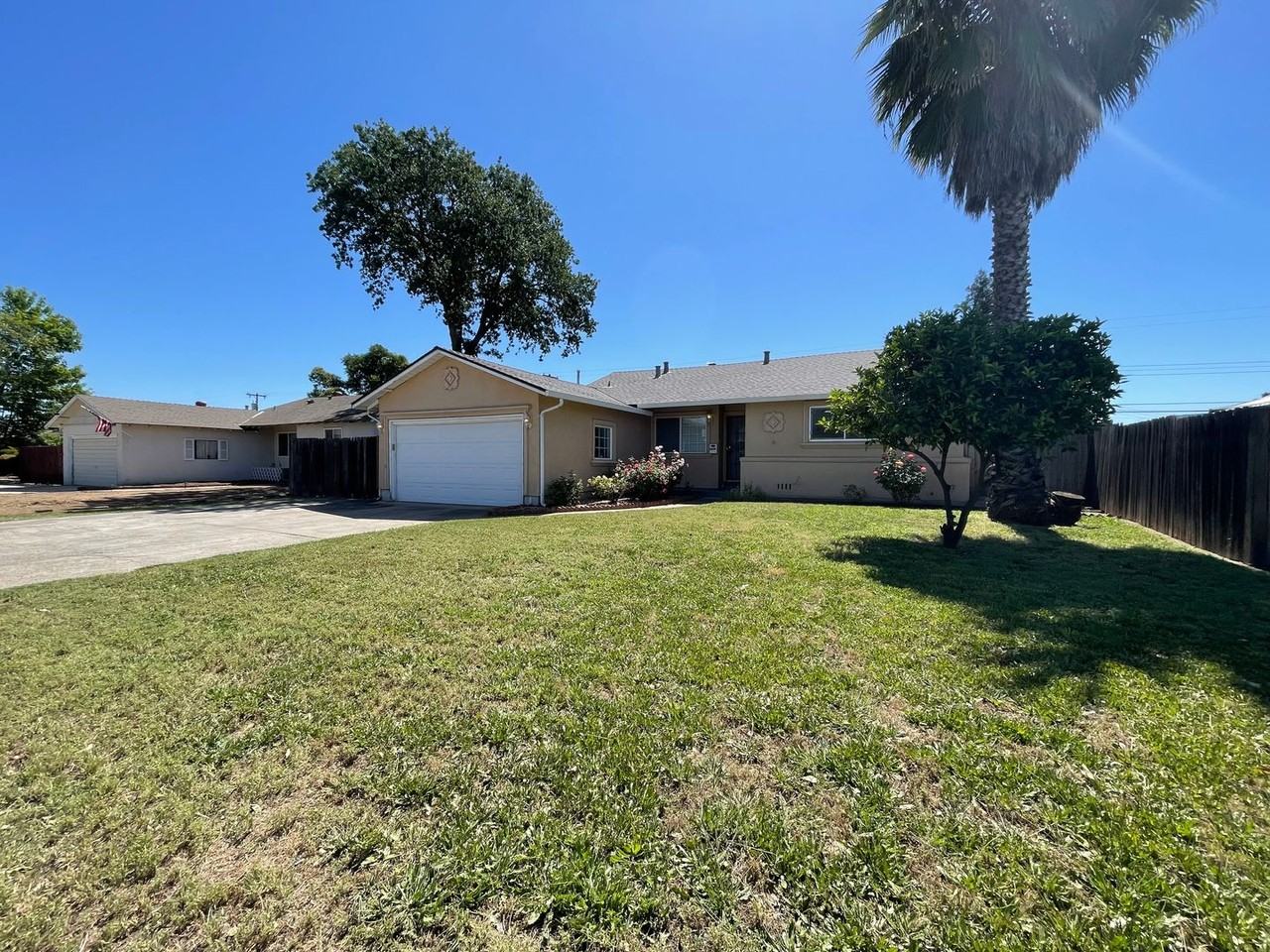 2649 Aramon Dr - Photo 3 of 32