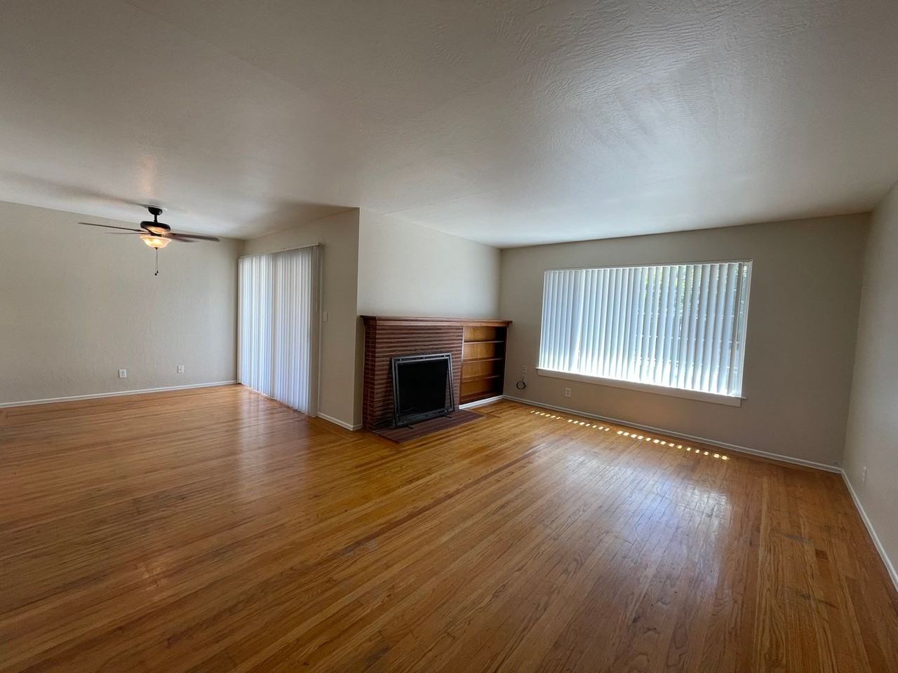 2649 Aramon Dr - Photo 7 of 32