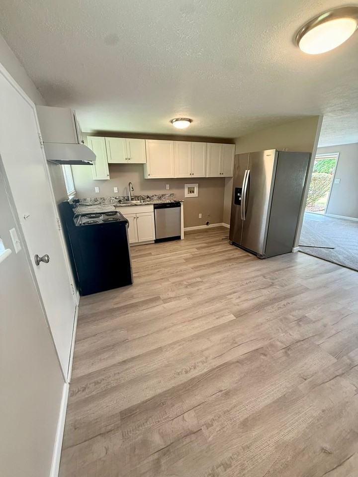 1643 Archdeacon Ct - Photo 2 of 13