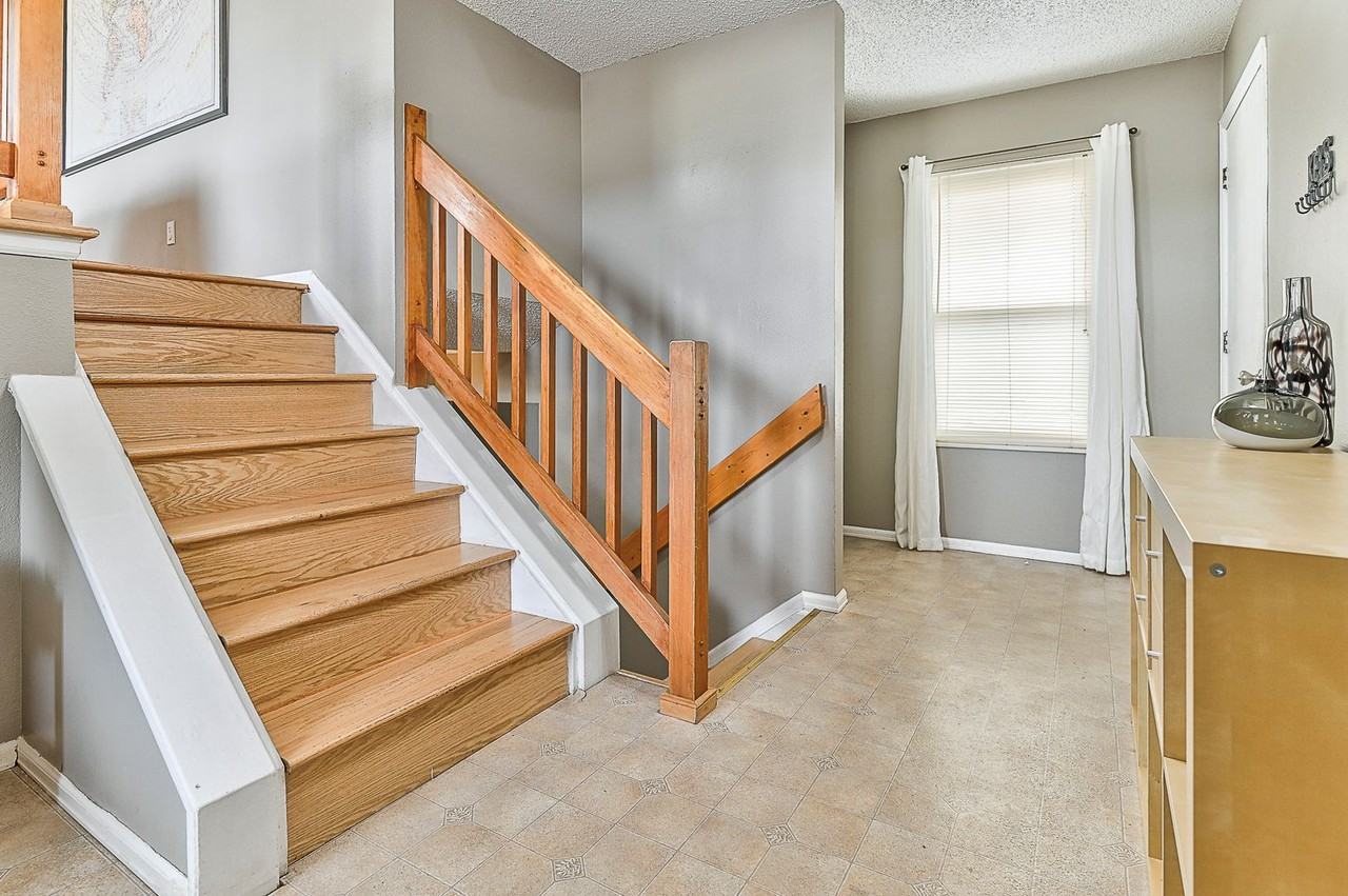 5150 Saddle Dr - Photo 3 of 33