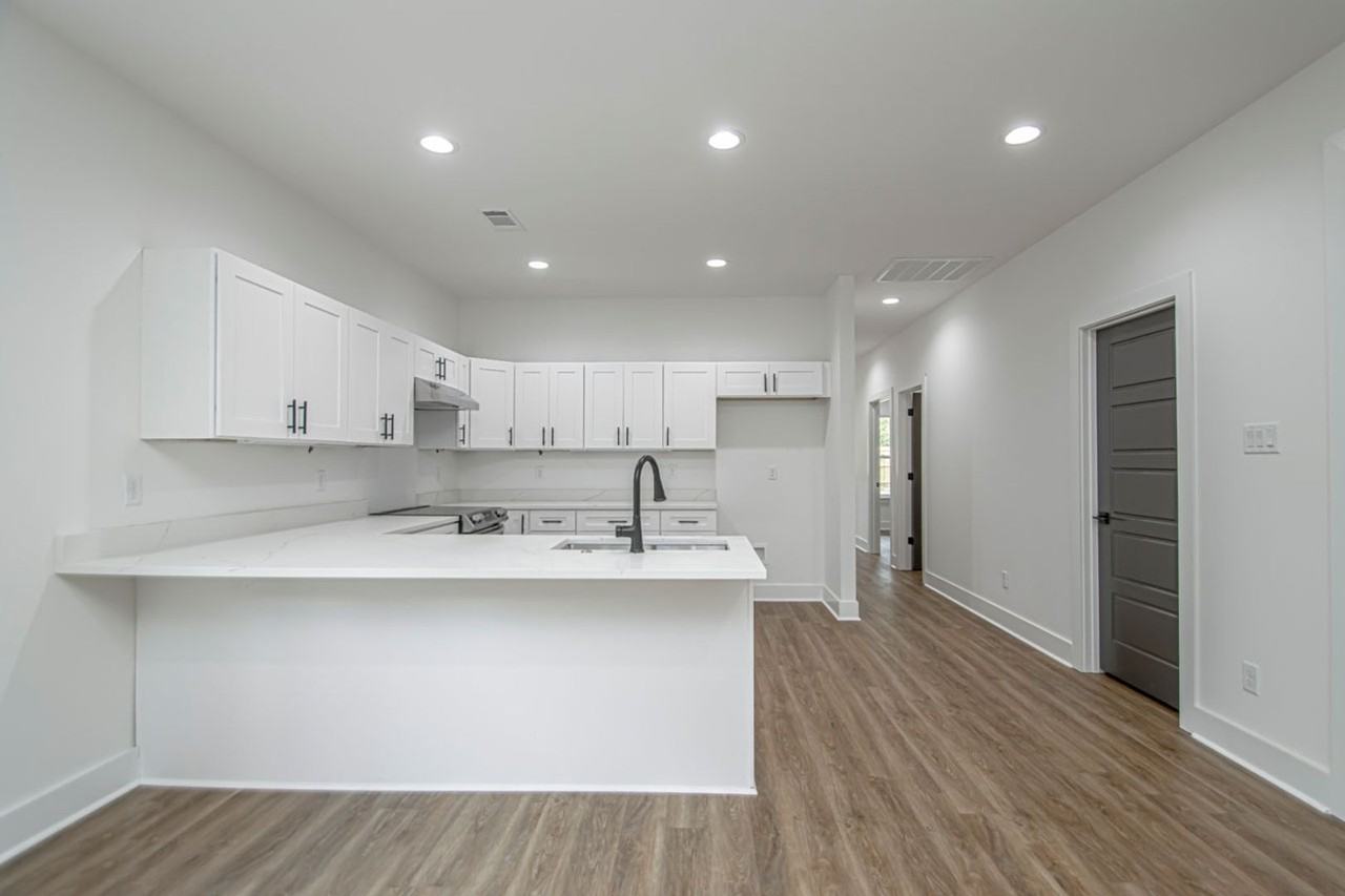 324 S Schiller St - Photo 7 of 42