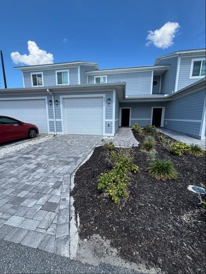 2414 Willow Way - Photo 2 of 35