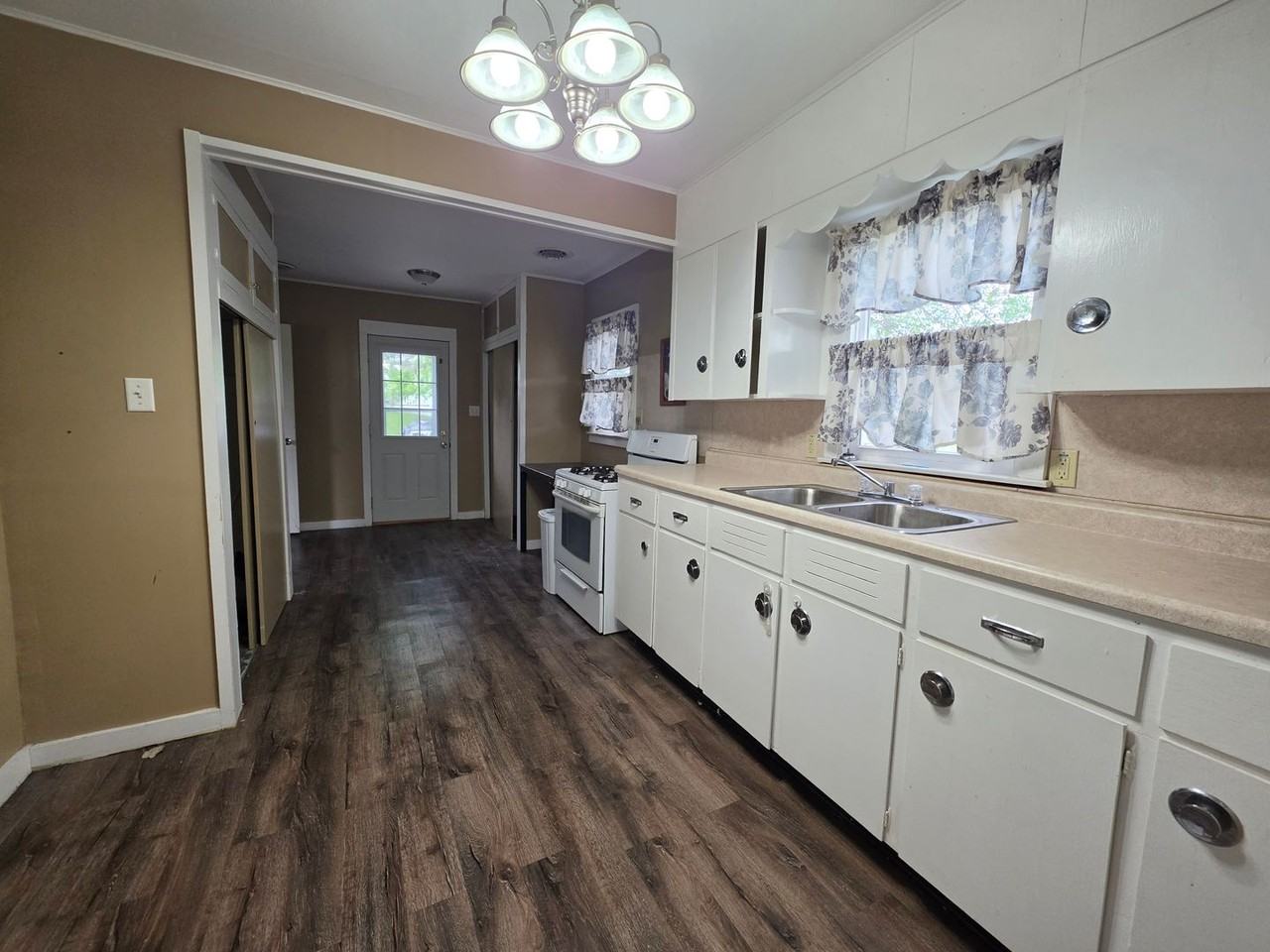 192 3rd Ave - Photo 2 of 8