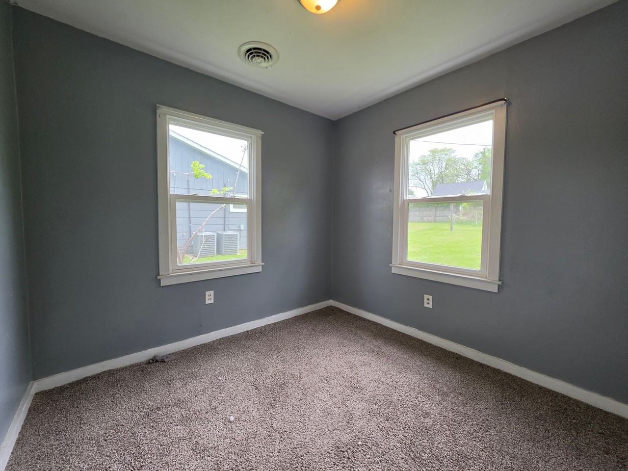 192 3rd Ave - Photo 4 of 8
