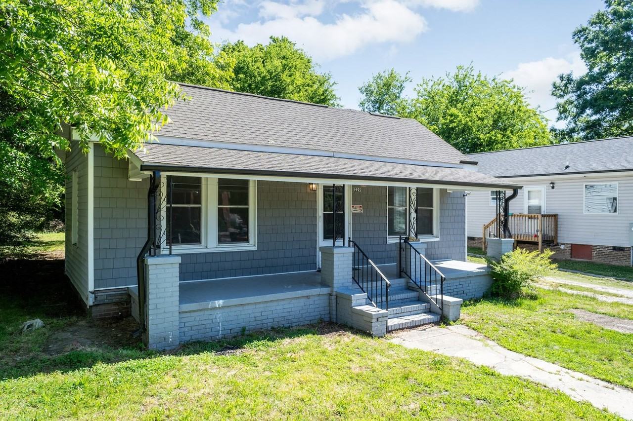 229 Lowry St - Photo 3 of 28