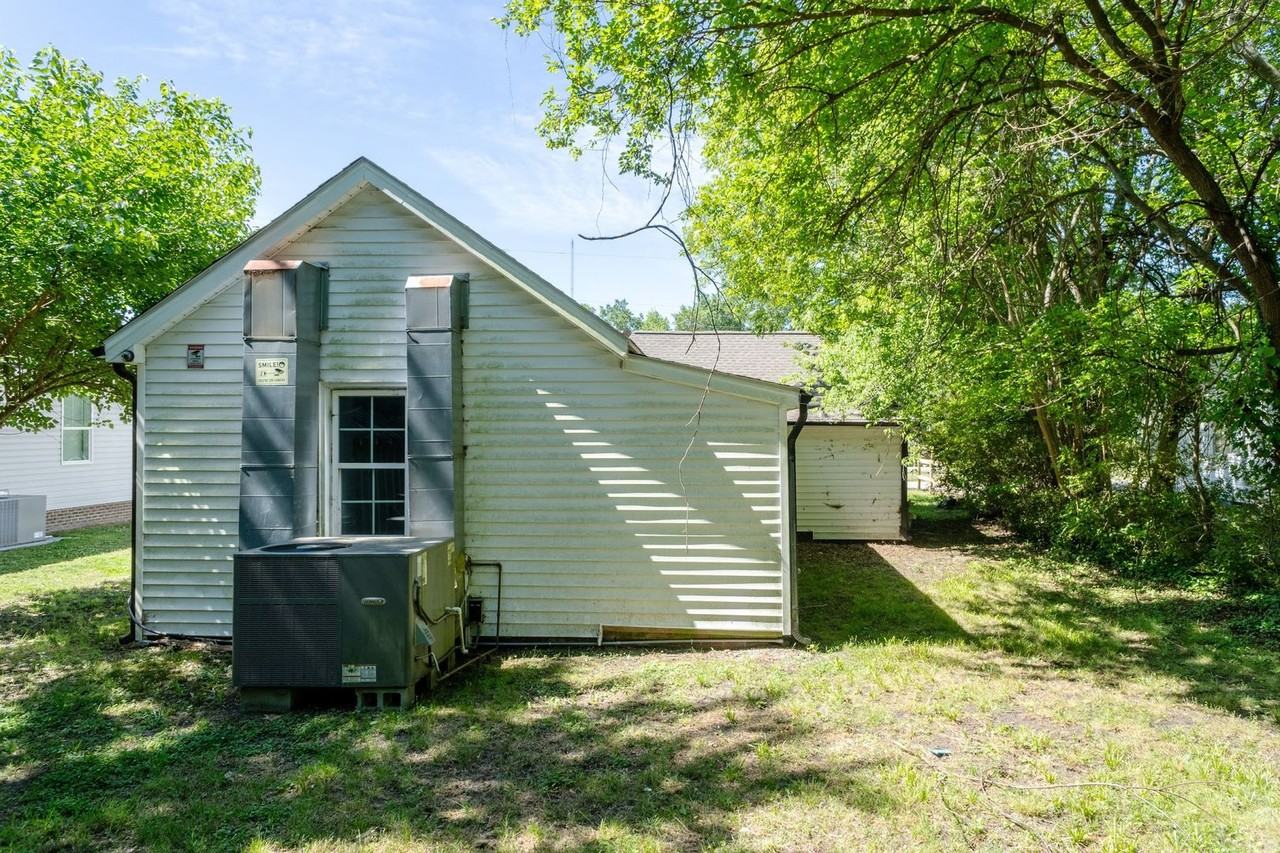 229 Lowry St - Photo 7 of 28