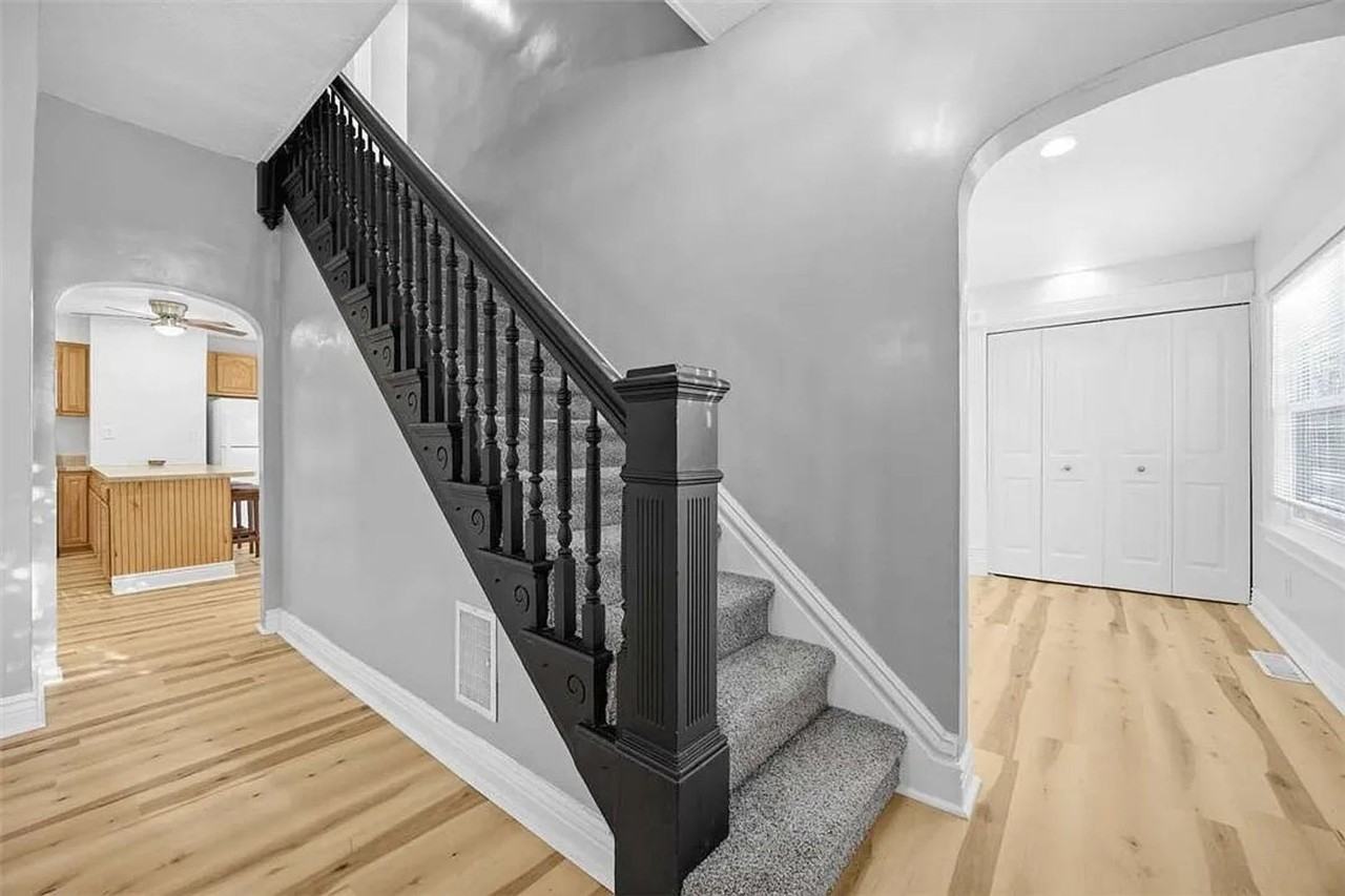 300 Western Ave - Photo 7 of 20
