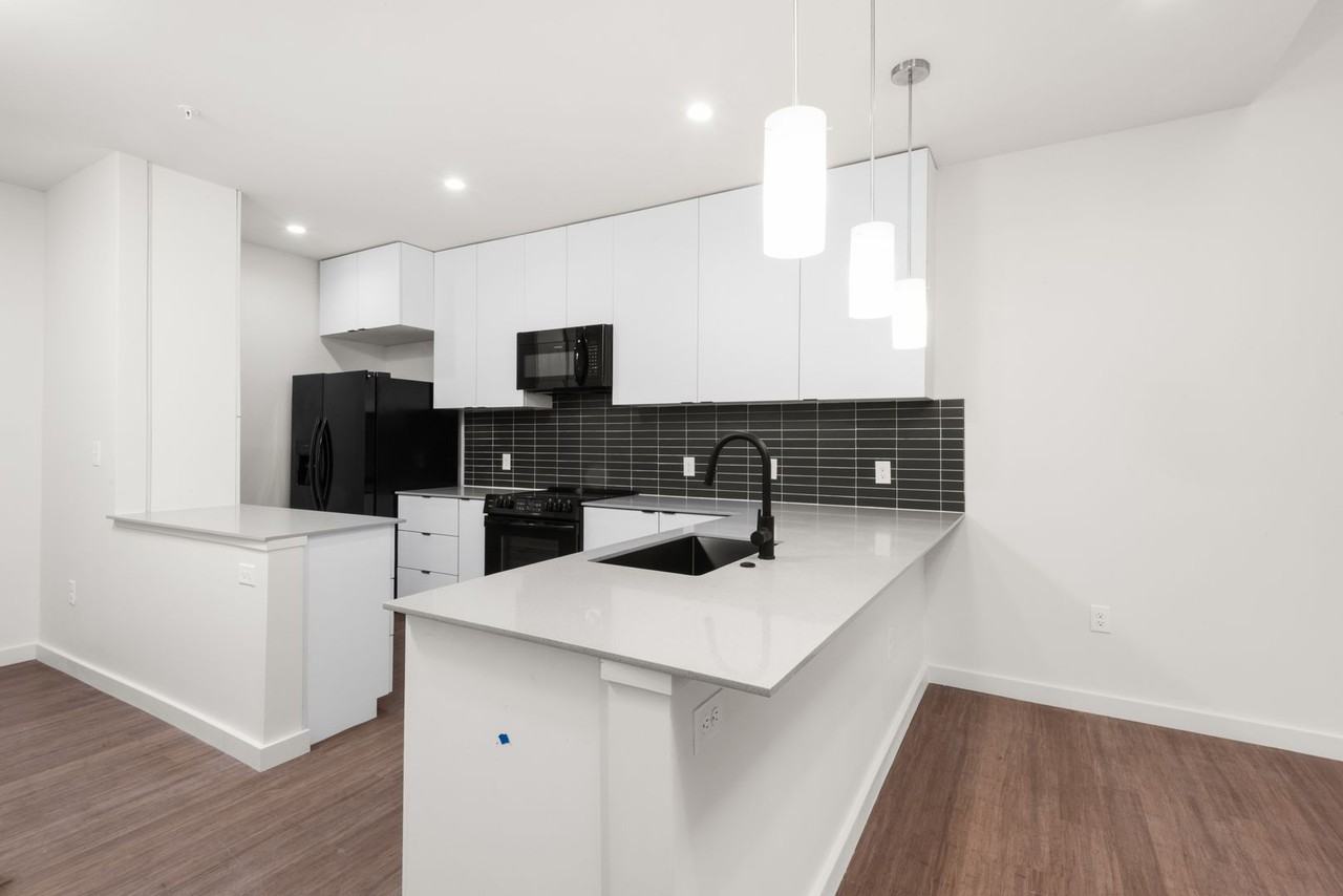 Nova Austin - Photo 2 of 15