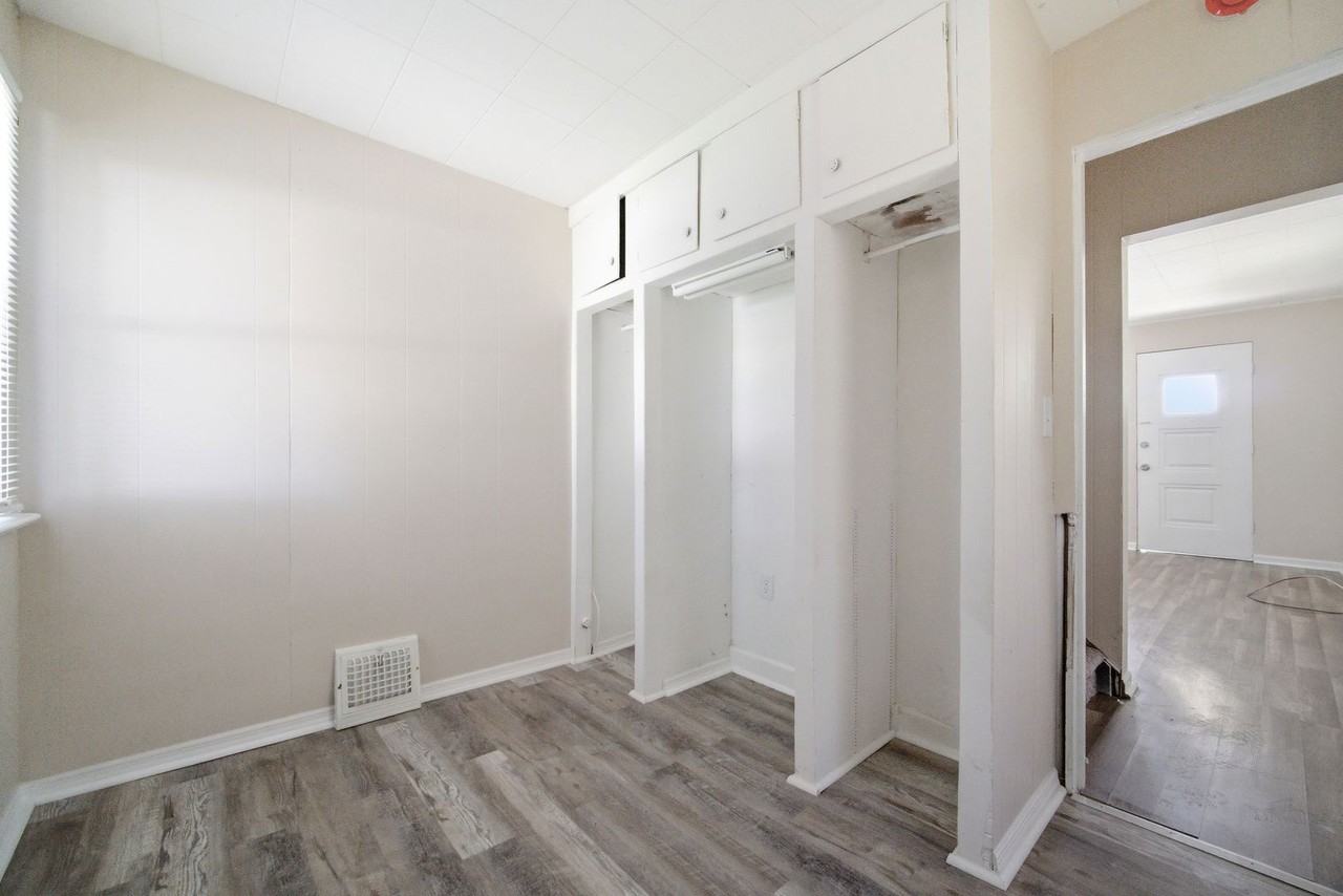 3881 W 117th St - Photo 3 of 20