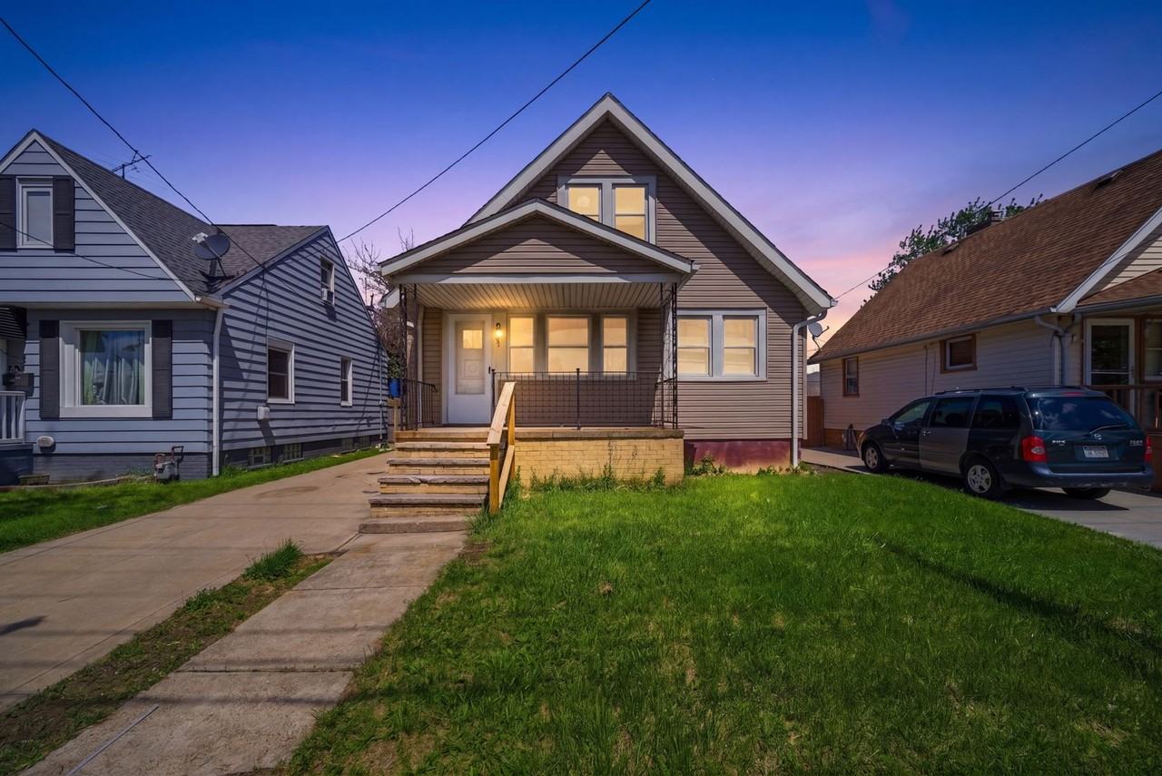 3881 W 117th St - Photo 2 of 20