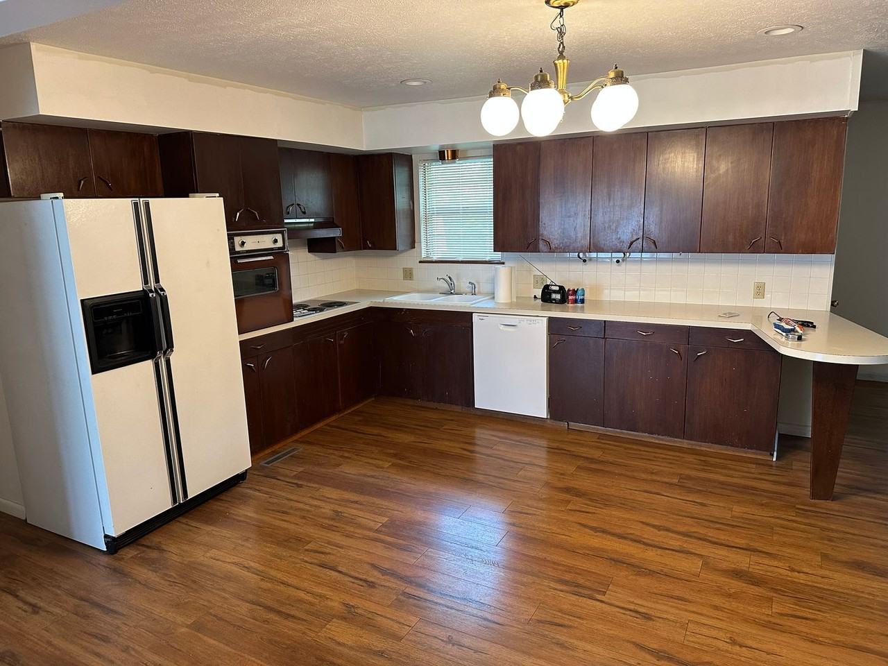 825 S Luster Ave - Photo 5 of 19