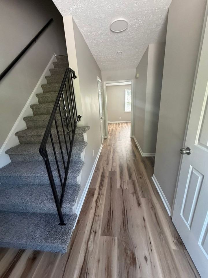 247 Iris Ln - Photo 2 of 14