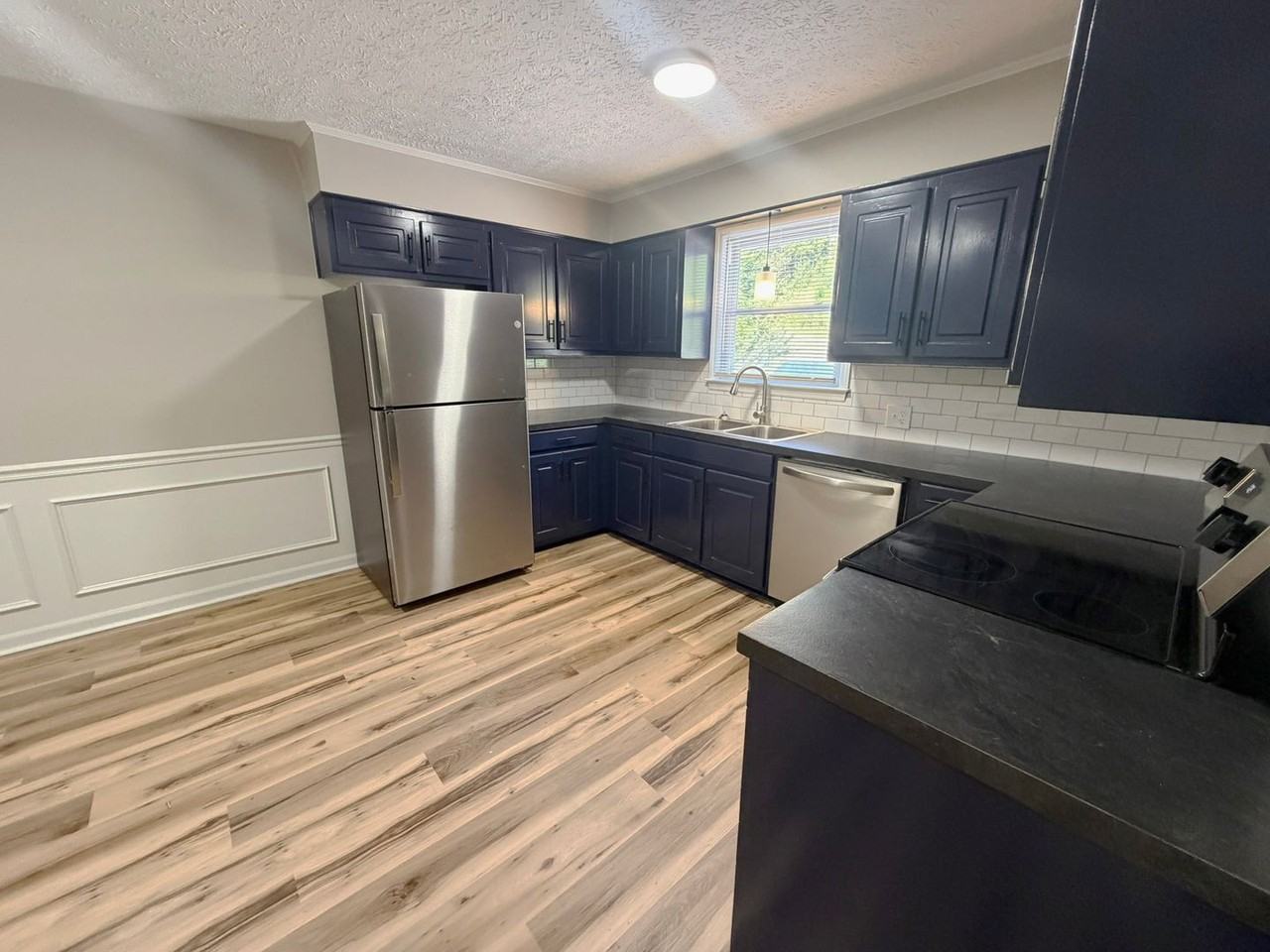 247 Iris Ln - Photo 4 of 14