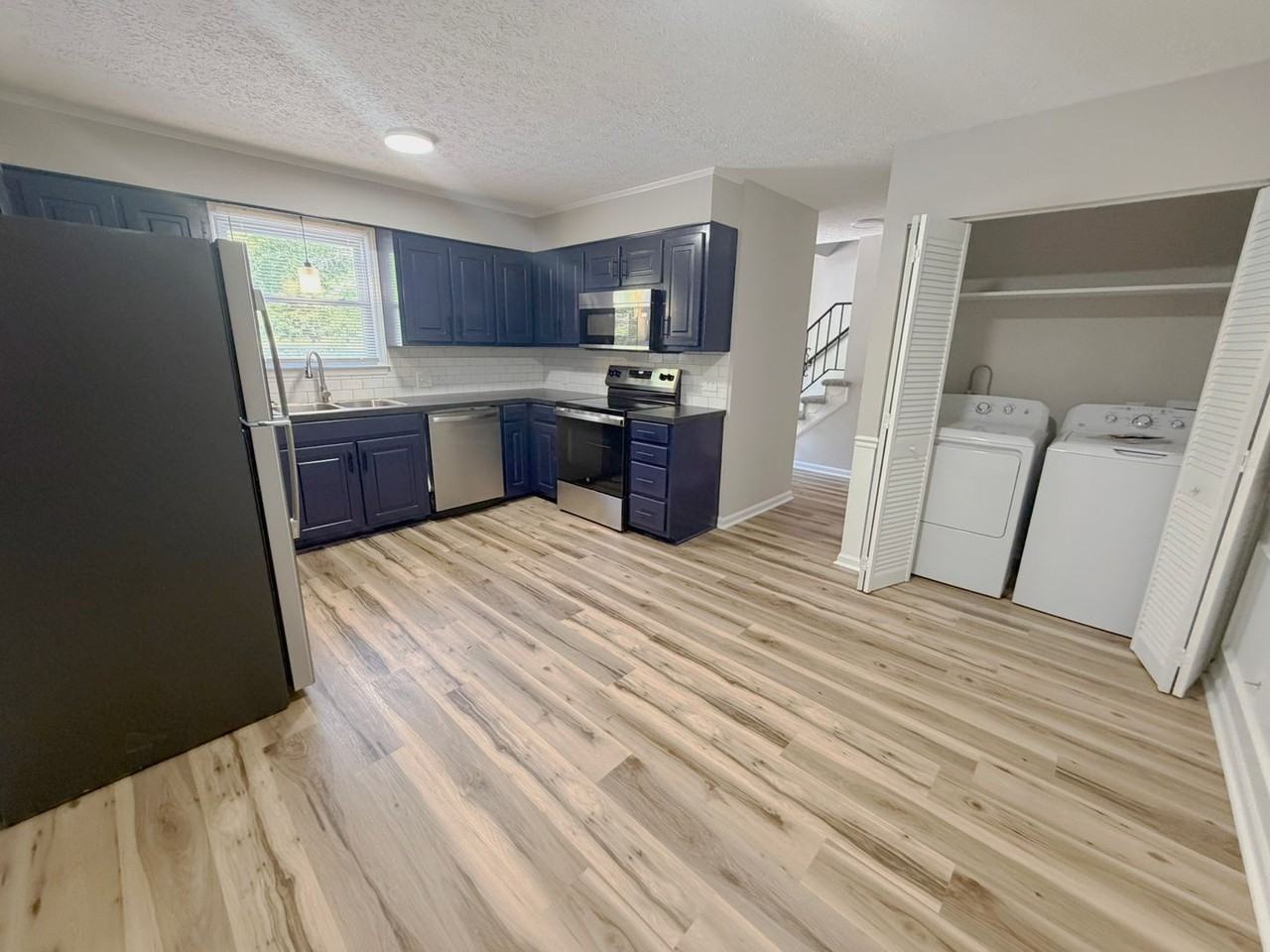 247 Iris Ln - Photo 5 of 14