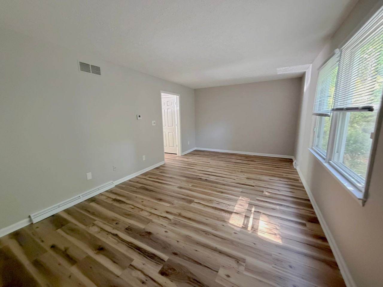 249 Iris Ln - Photo 6 of 11