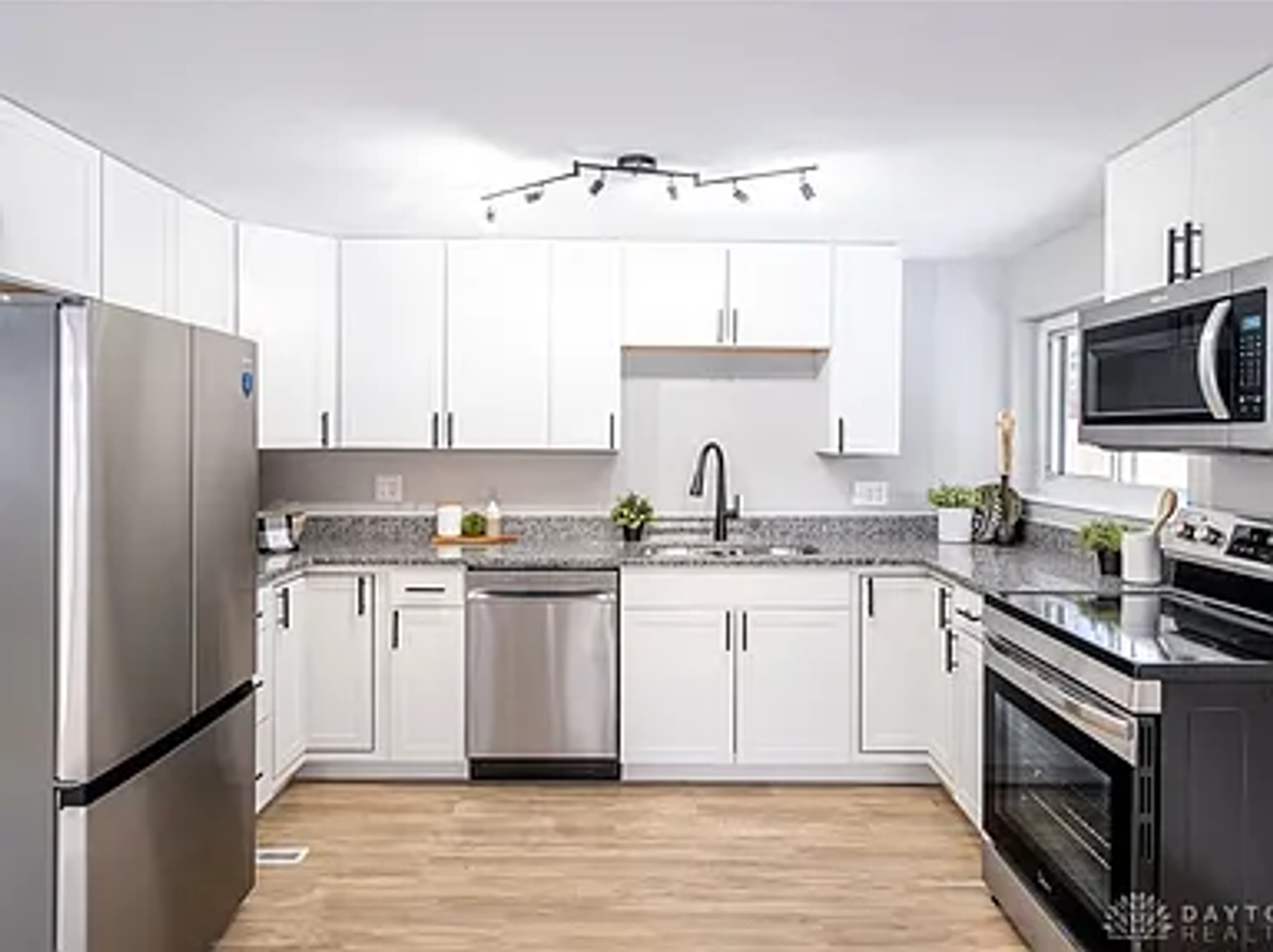 3781 Keswick Ln - Photo 6 of 20