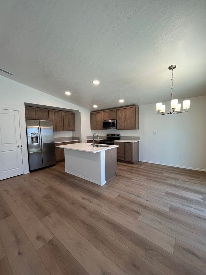 3670 S Penn Pl - Photo 3 of 7