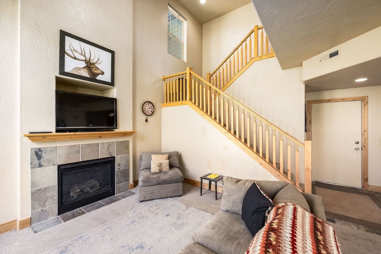 6144 Fox Pointe Cir Apt C2 - Photo 4 of 26