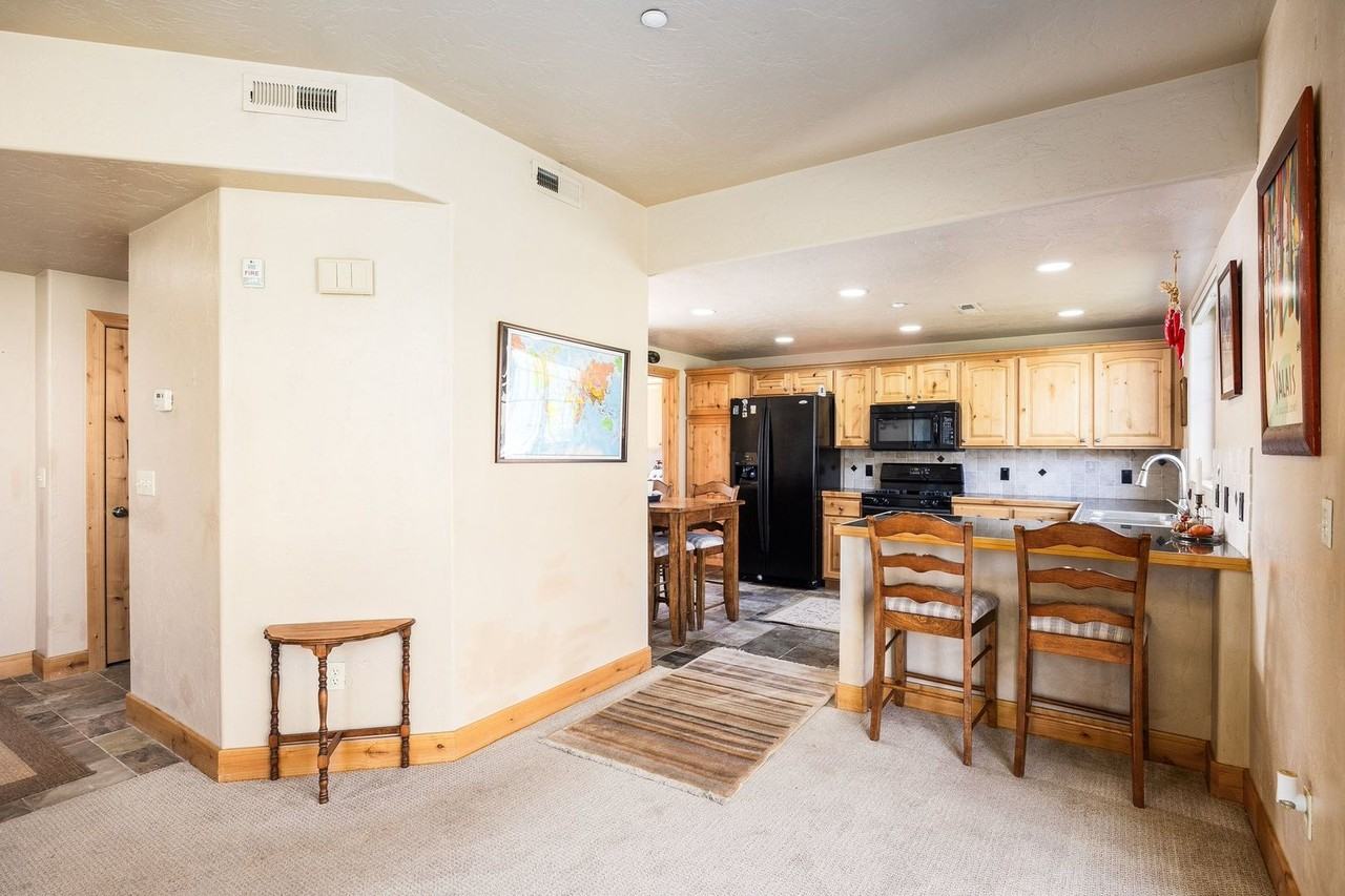 6144 Fox Pointe Cir Apt C2 - Photo 5 of 26